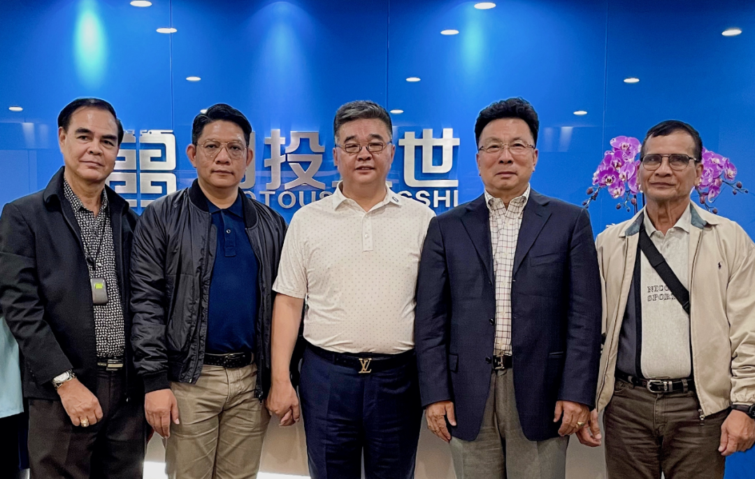▲公司董事长刘严蓬与SCG考察团在北京总部合影