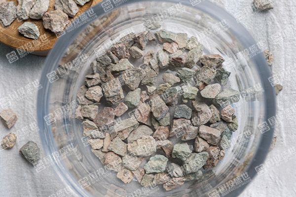 沸石与活性炭的吸附能力比较