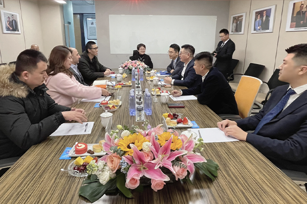 阿布扎比资本集团CEO阿布巴卡先生一行到访国投盛世集团参观考察